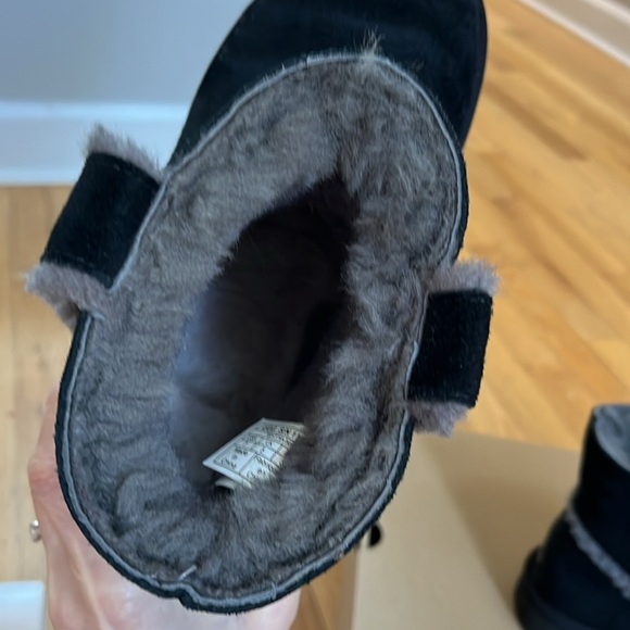 Women’s Ugg boots, black, size 7 - Picture 4 of 8